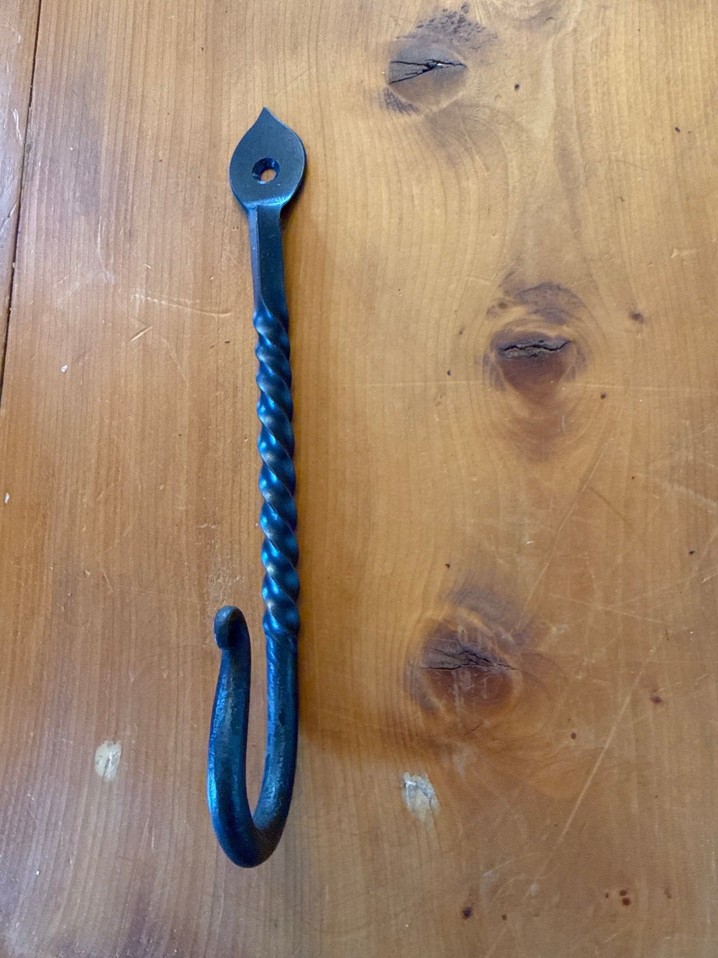 Slender Leaf Iron Wall Hanger